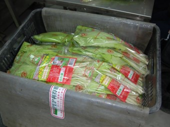 葉菜類的塑膠袋包裝是為了延緩失水。